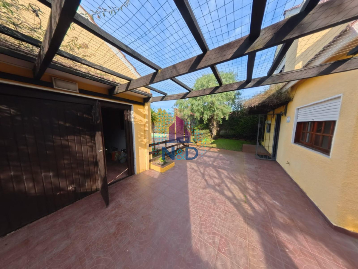 Casa ID.212 - VENTA CASA EN SALINAS,  GRAN TERRENO, 3 DORMITORIOS Y PISCINA 