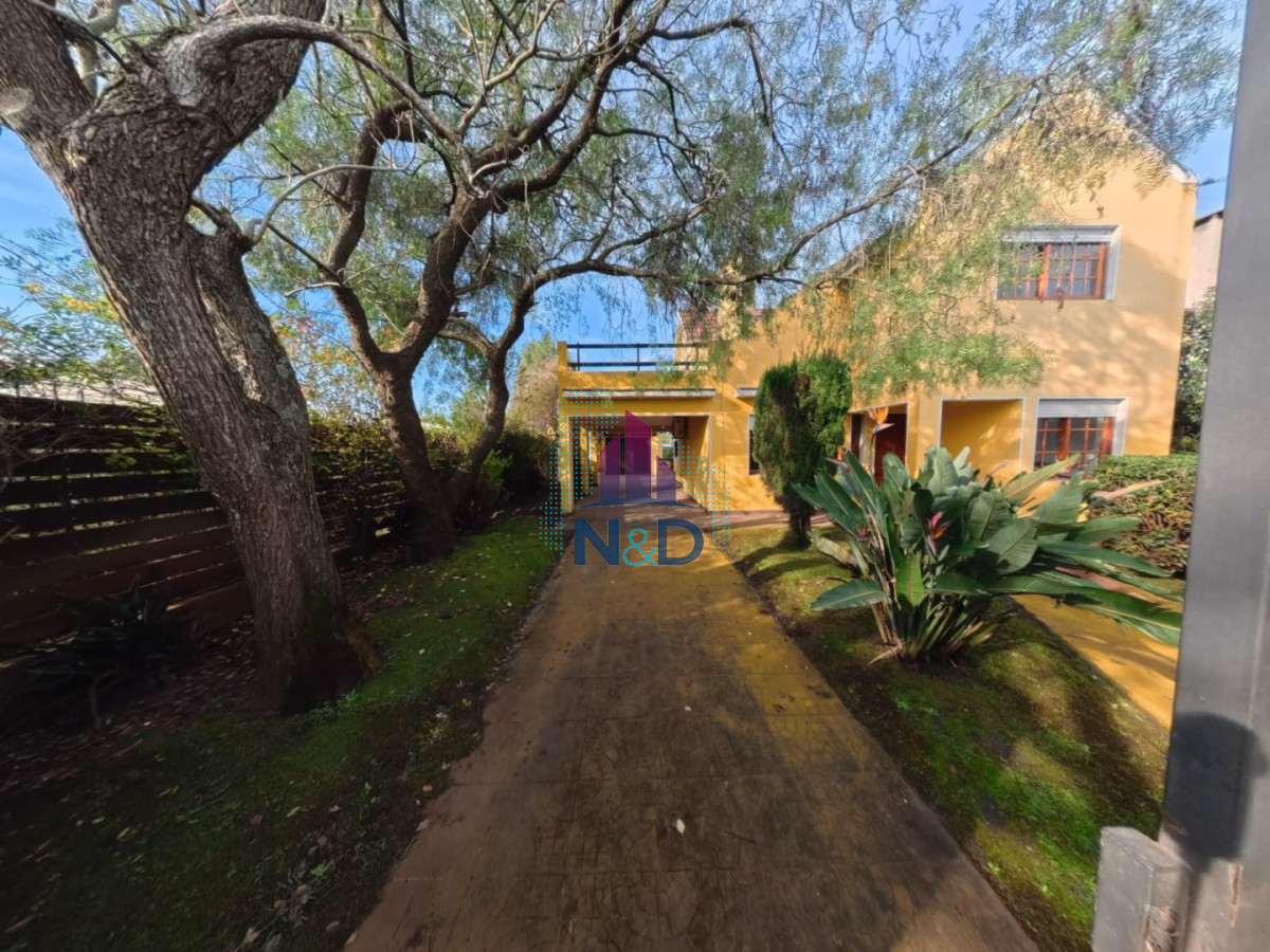 Casa ID.212 - VENTA CASA EN SALINAS,  GRAN TERRENO, 3 DORMITORIOS Y PISCINA 