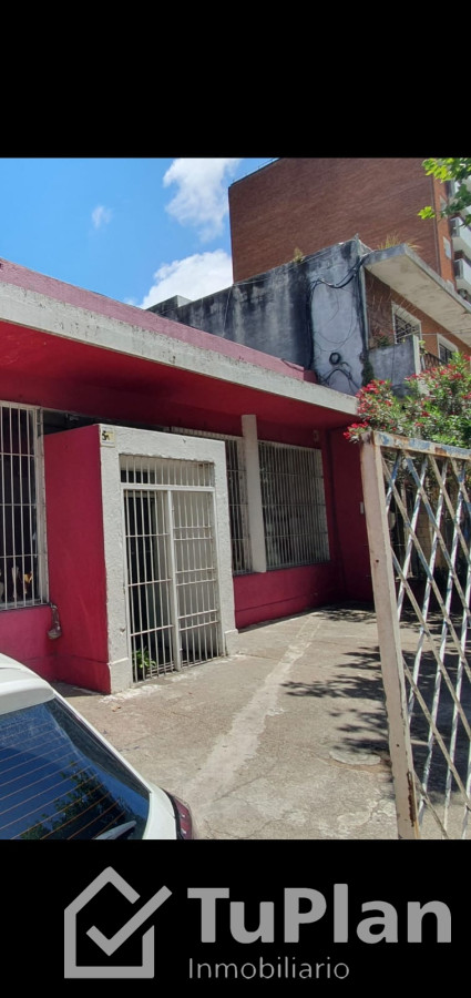 Apartamento ID.1555 - (Ref. 3.842) Gran Local comercial en 8 de octubre esq 20 febrero union