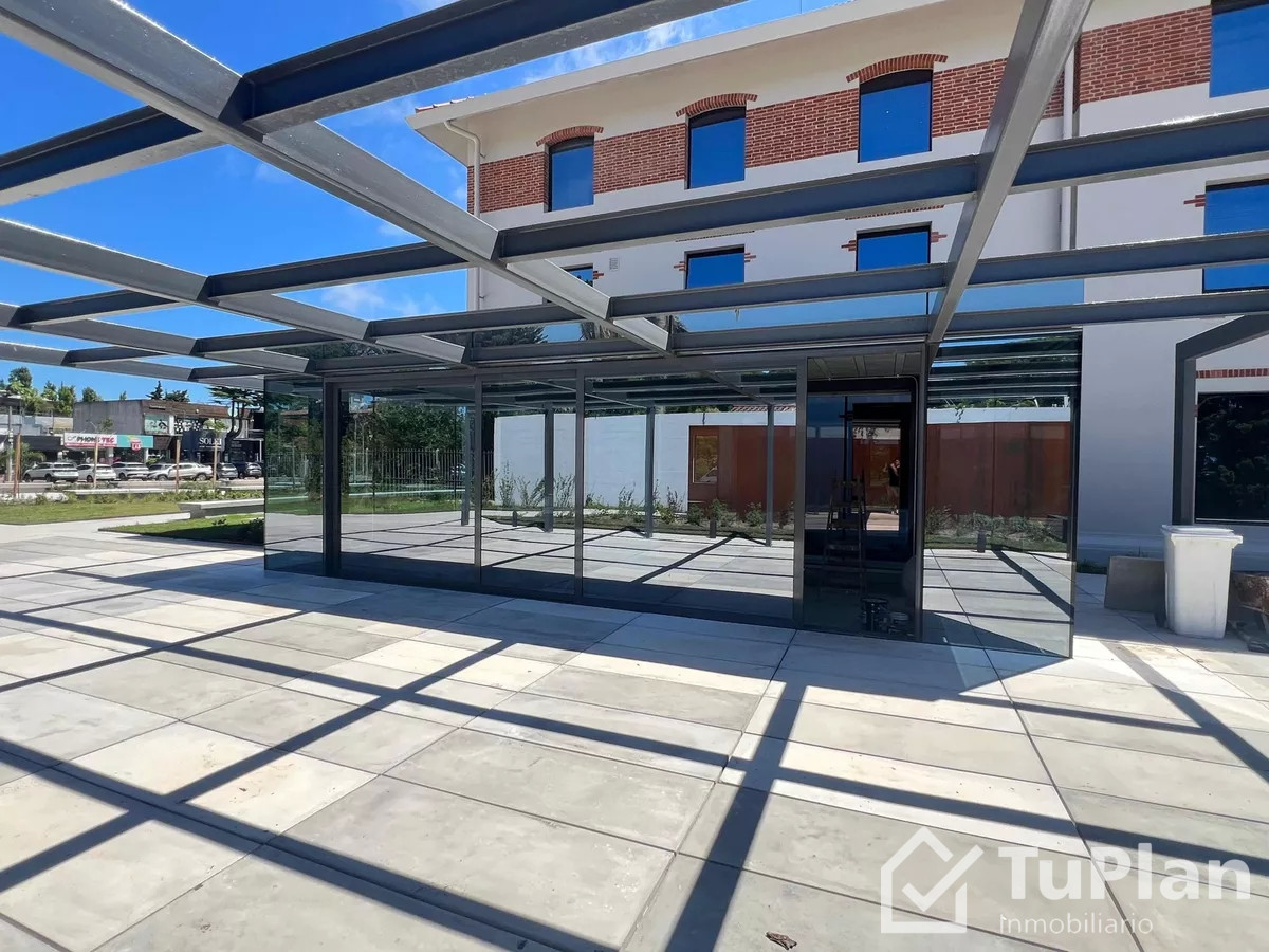 Apartamento ID.745 - Ref: 3026 Se alquila excelente local comercial a ESTRENAR en Carrasco