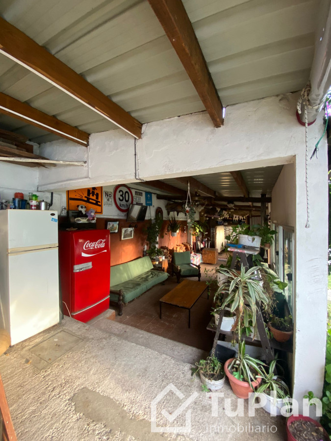 Apartamento ID.1749 - (Ref 4.159) Se vende casa de 3 dormitorios, patios y galpón en Colón 