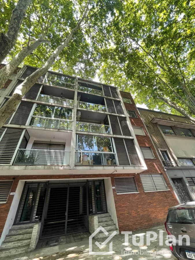 Apartamento ID.1636 - (Ref:4.052)Excelente apto semi amoblado 1dorm+cochera en centro