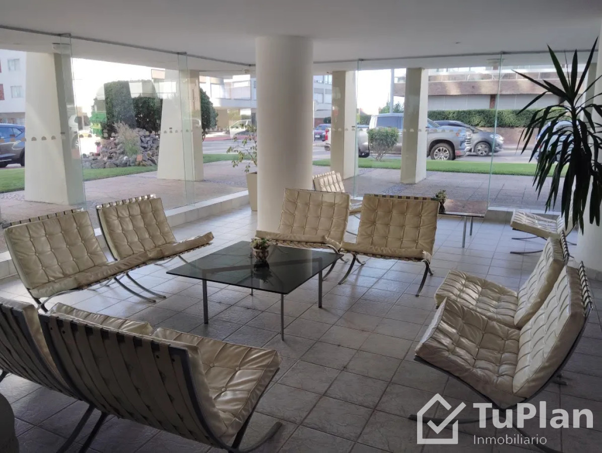 Apartamento ID.1777 - (Ref: 4.185) Se vende apartamento de 2 dormitorios con vista al mar en Península de Punta del Este