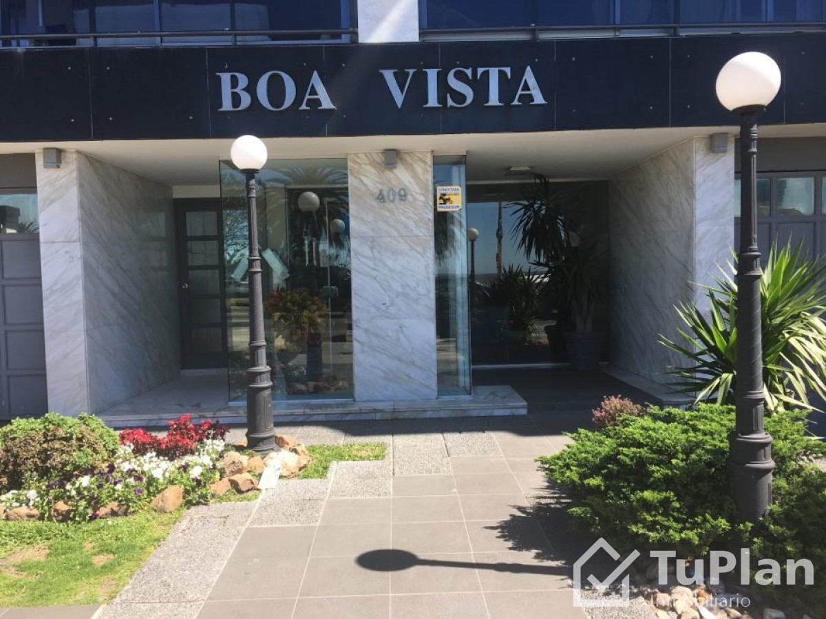 Apartamento ID.1246 - (Ref: 3.521) Alquiler de apto Punta Carretas Edificio Boa Vista, Rambla Gandhi y Solano García.
