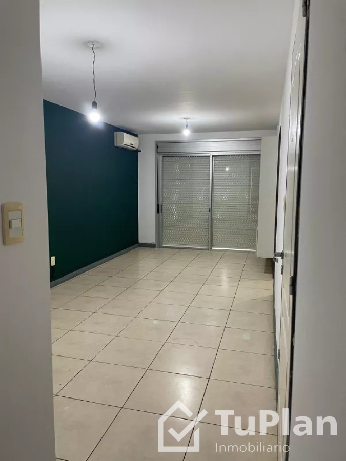 Apartamento ID.1636 - (Ref:4.052)Excelente apto semi amoblado 1dorm+cochera en centro