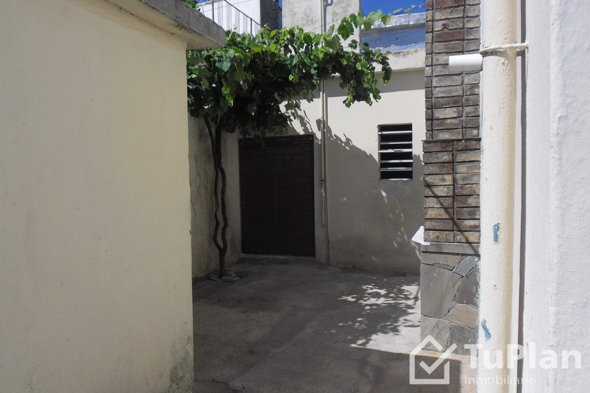 Apartamento ID.1765 - (Ref 4.174) Se alquila casa en el Cerro 