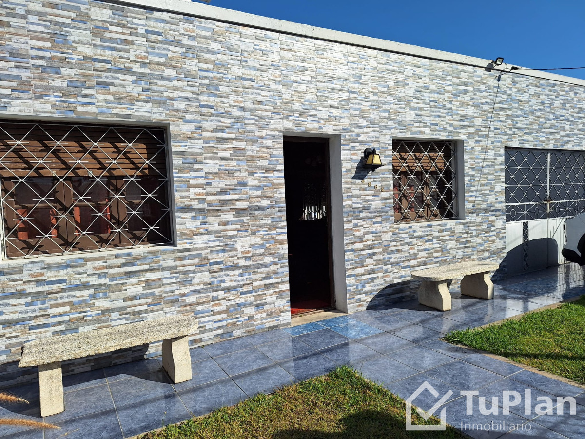 Apartamento ID.1639 - (Ref: 4.051) Casa3dorm+cochera+picina
