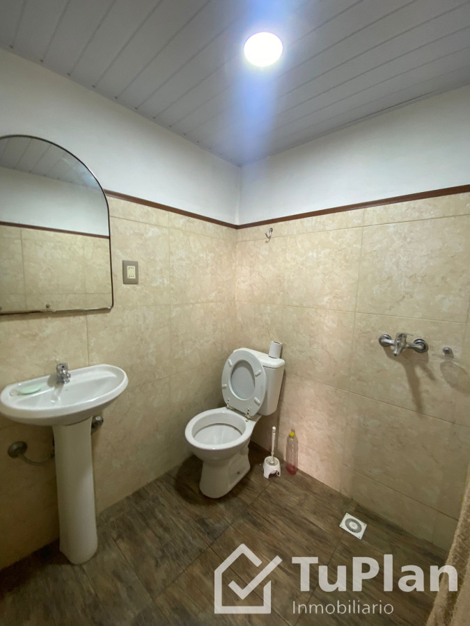 Apartamento ID.1749 - (Ref 4.159) Se vende casa de 3 dormitorios, patios y galpón en Colón 