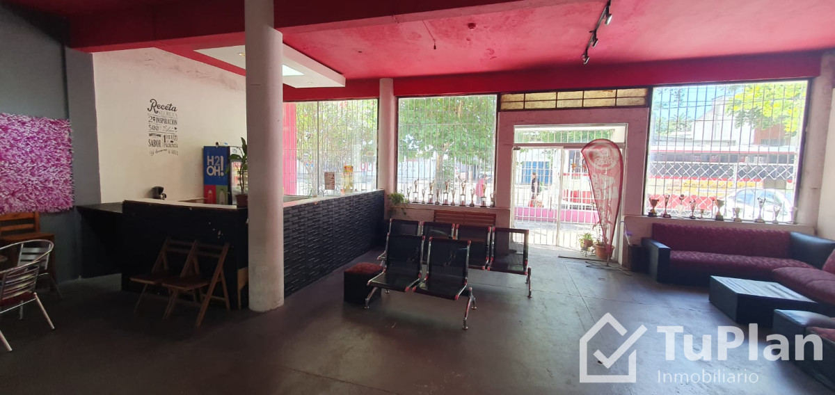 Apartamento ID.1555 - (Ref. 3.842) Gran Local comercial en 8 de octubre esq 20 febrero union