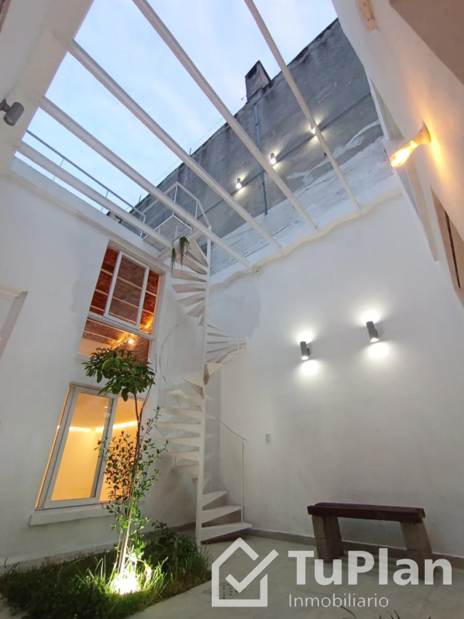 Apartamento ID.1929 - (Ref: 4.335) Se alquila monoambiente muy luminoso con terraza de pasto natural.