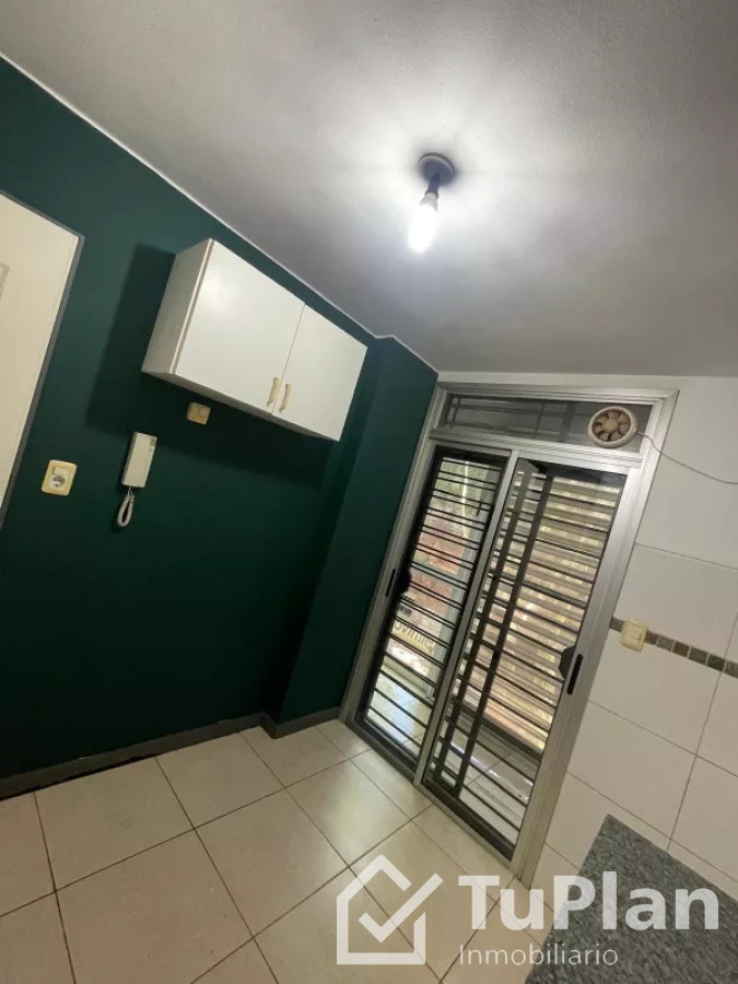 Apartamento ID.1636 - (Ref:4.052)Excelente apto semi amoblado 1dorm+cochera en centro