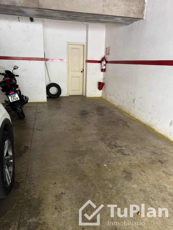 Apartamento ID.1594 - (Ref: 4.008) Amplia Cochera en tres cruces