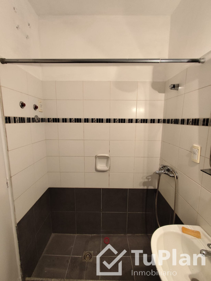 Apartamento ID.1689 - (Ref:4102) Amplio apto 1dorm centro