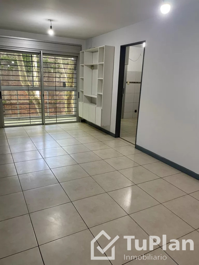 Apartamento ID.1636 - (Ref:4.052)Excelente apto semi amoblado 1dorm+cochera en centro