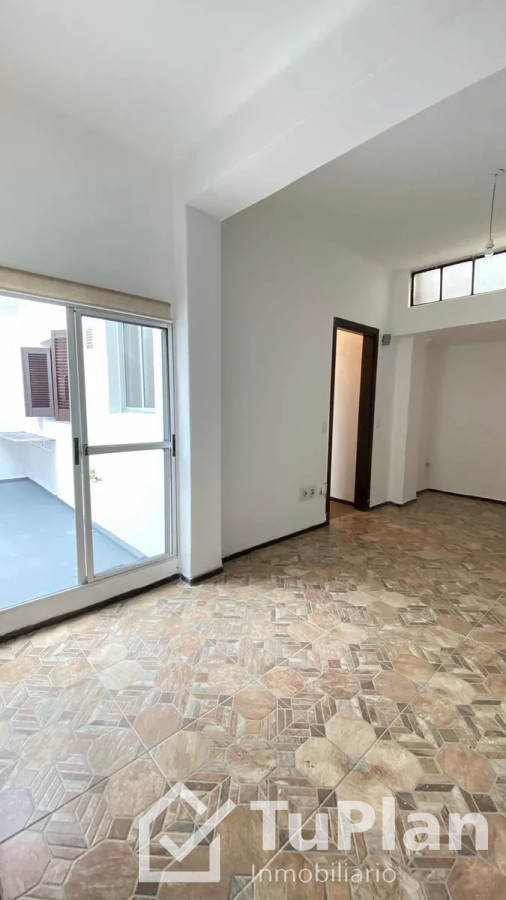 Apartamento ID.809 - (Ref: 3.089) Venta de apartamento en Pocitos con patio exclusivo