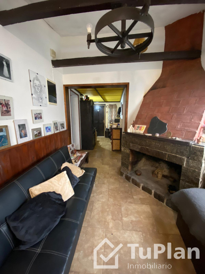 Apartamento ID.1749 - (Ref 4.159) Se vende casa de 3 dormitorios, patios y galpón en Colón 