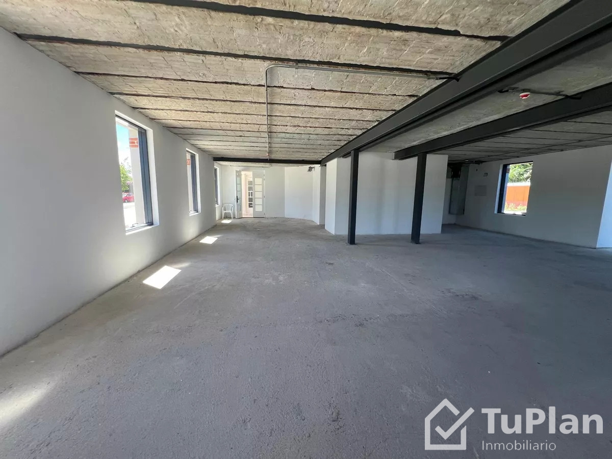 Apartamento ID.745 - Ref: 3026 Se alquila excelente local comercial a ESTRENAR en Carrasco