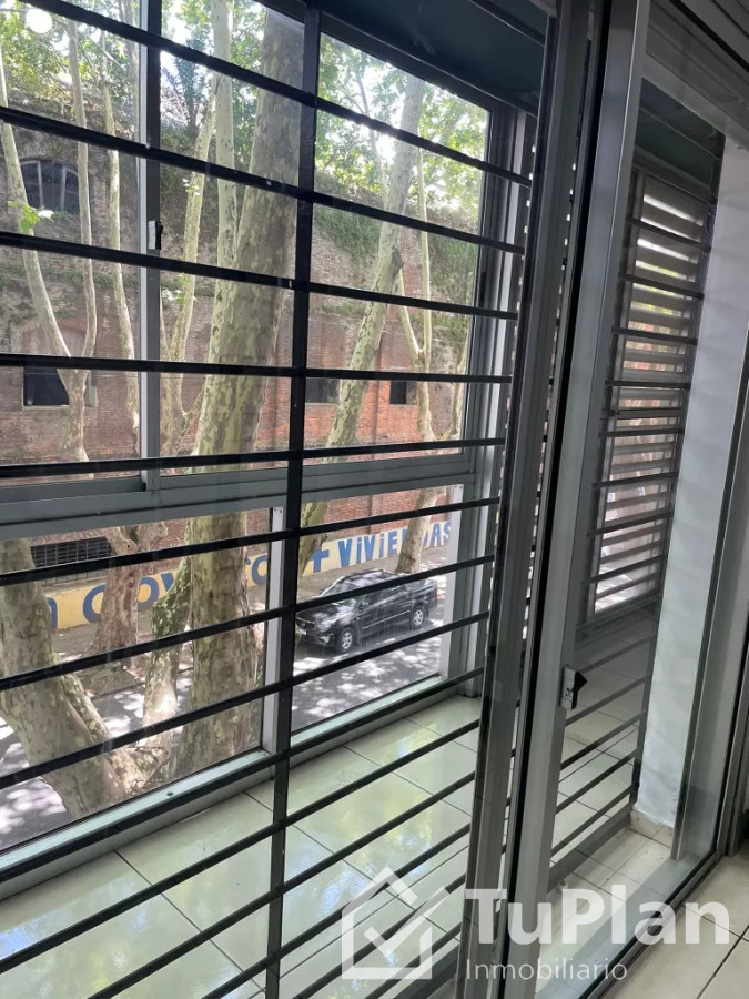 Apartamento ID.1636 - (Ref:4.052)Excelente apto semi amoblado 1dorm+cochera en centro
