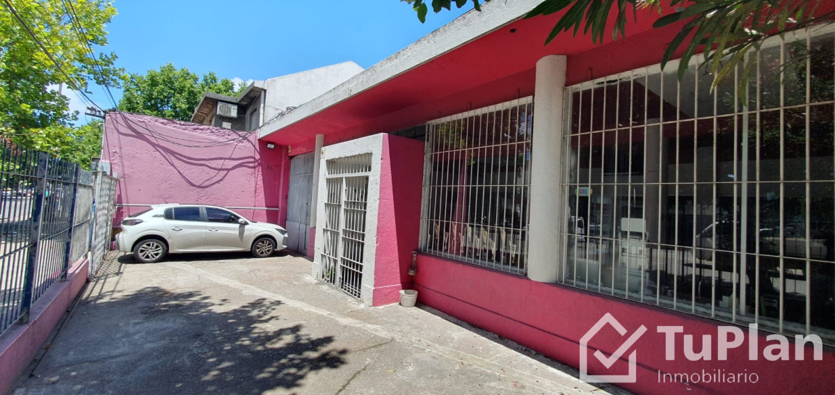 Apartamento ID.1555 - (Ref. 3.842) Gran Local comercial en 8 de octubre esq 20 febrero union