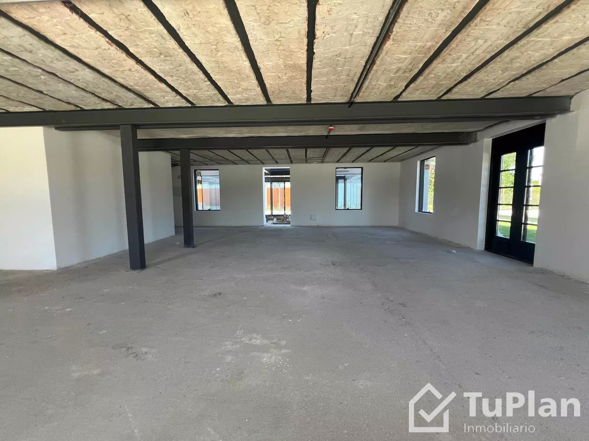 Apartamento ID.745 - Ref: 3026 Se alquila excelente local comercial a ESTRENAR en Carrasco