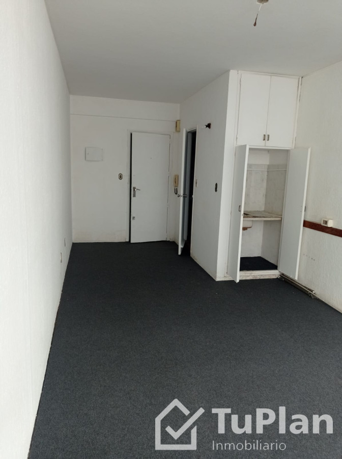 Apartamento ID.1833 - (Ref 4.240) Se alquila monoambiente en el Centro, próximo a Plaza Independencia y muy cercano a 18 de Julio 