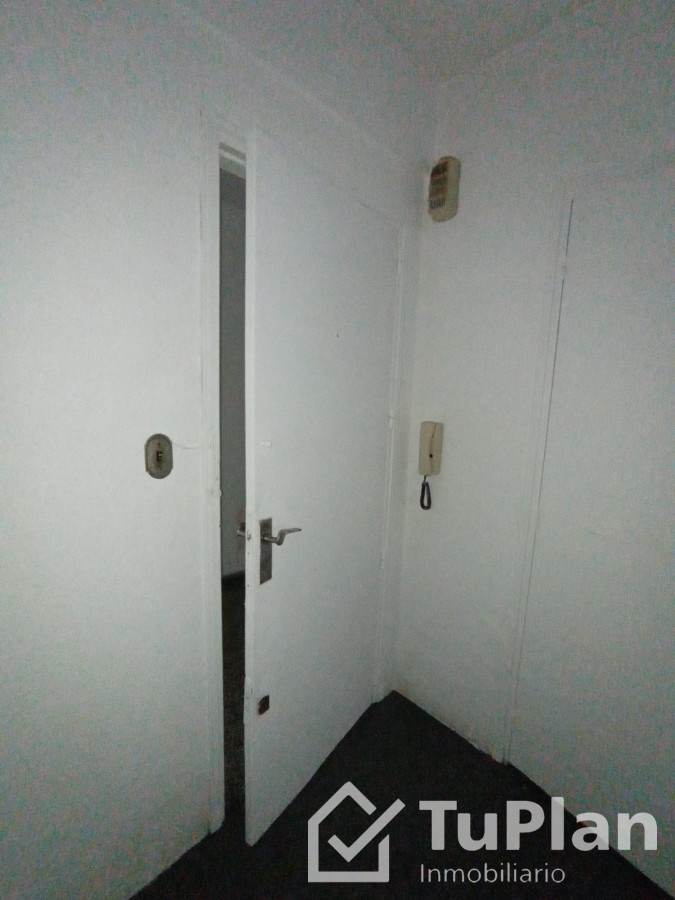 Apartamento ID.1833 - (Ref 4.240) Se alquila monoambiente en el Centro, próximo a Plaza Independencia y muy cercano a 18 de Julio 