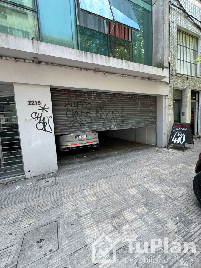 Apartamento ID.1594 - (Ref: 4.008) Amplia Cochera en tres cruces