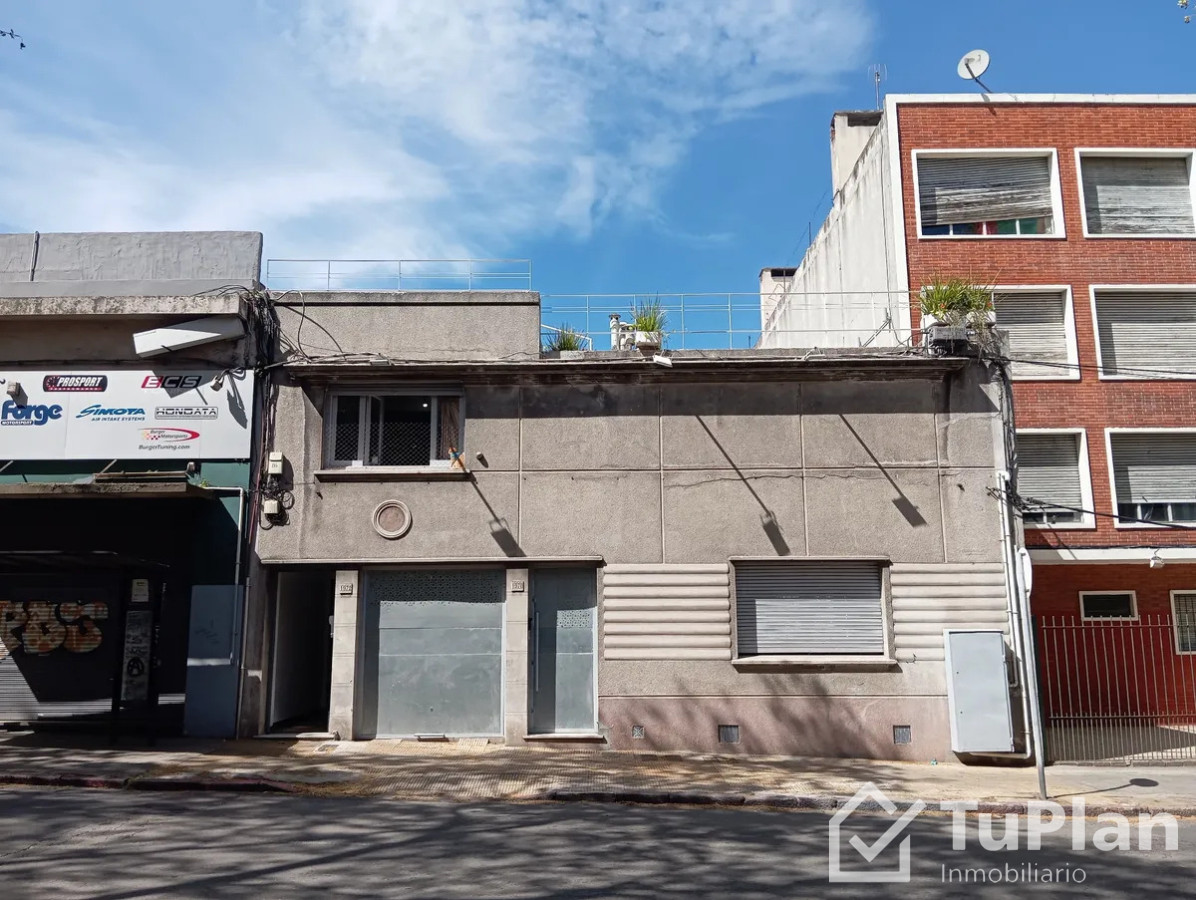 Apartamento ID.1929 - (Ref: 4.335) Se alquila monoambiente muy luminoso con terraza de pasto natural.