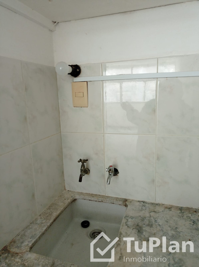 Apartamento ID.1833 - (Ref 4.240) Se alquila monoambiente en el Centro, próximo a Plaza Independencia y muy cercano a 18 de Julio 
