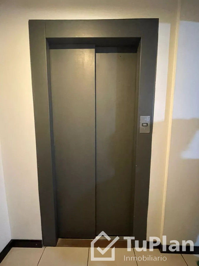 Apartamento ID.1636 - (Ref:4.052)Excelente apto semi amoblado 1dorm+cochera en centro