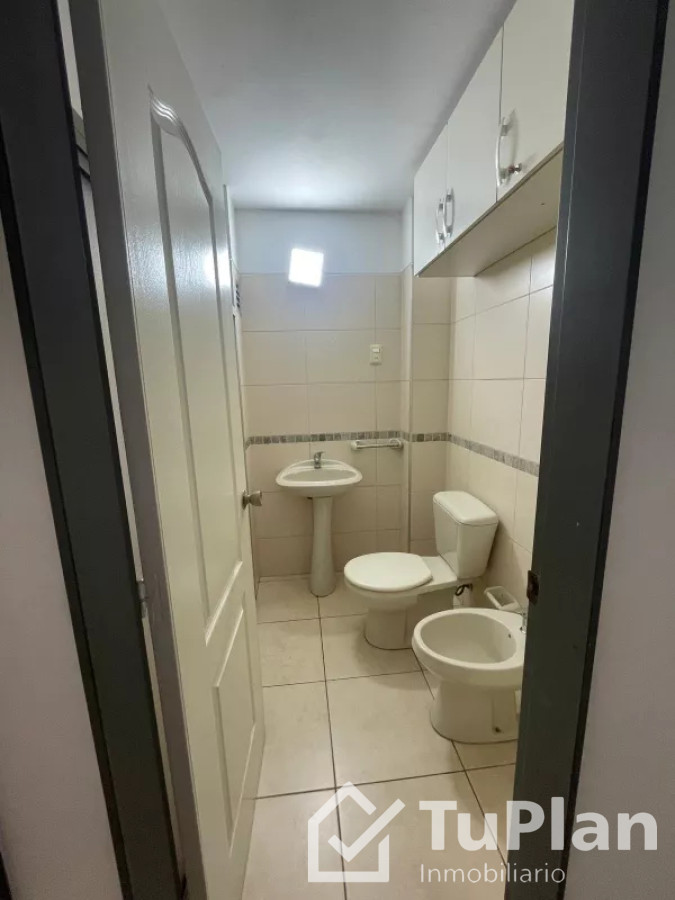 Apartamento ID.1636 - (Ref:4.052)Excelente apto semi amoblado 1dorm+cochera en centro