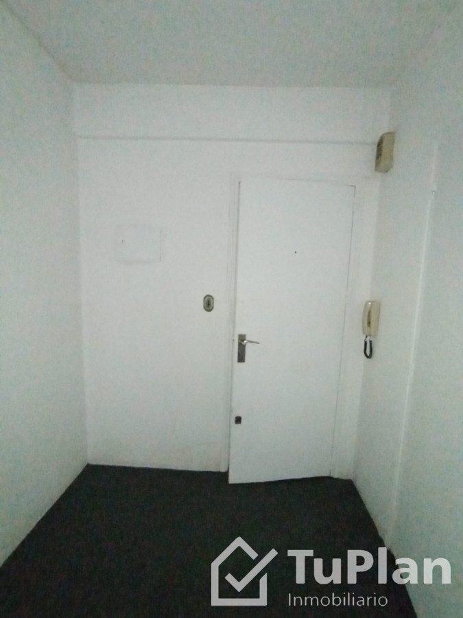 Apartamento ID.1833 - (Ref 4.240) Se alquila monoambiente en el Centro, próximo a Plaza Independencia y muy cercano a 18 de Julio 