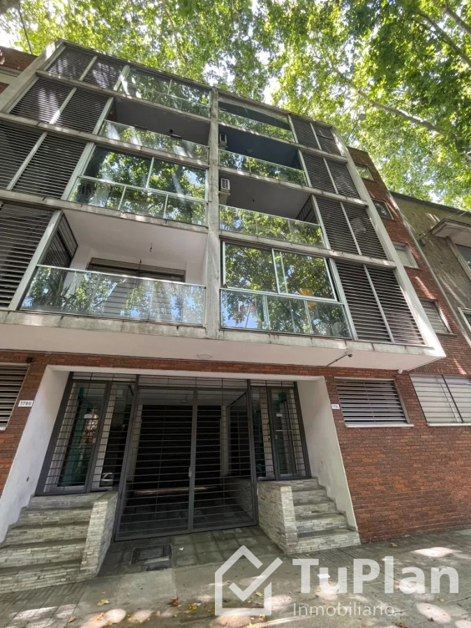 Apartamento ID.1636 - (Ref:4.052)Excelente apto semi amoblado 1dorm+cochera en centro