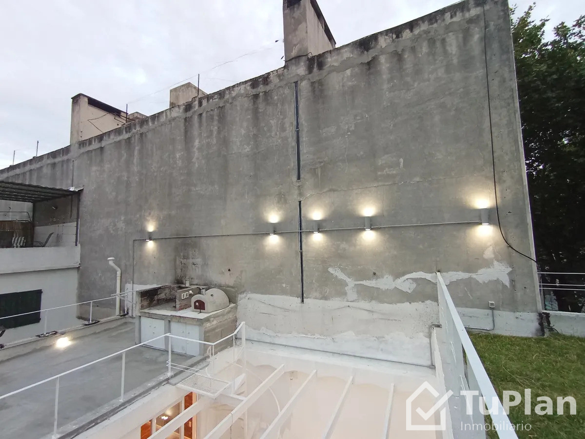 Apartamento ID.1929 - (Ref: 4.335) Se alquila monoambiente muy luminoso con terraza de pasto natural.