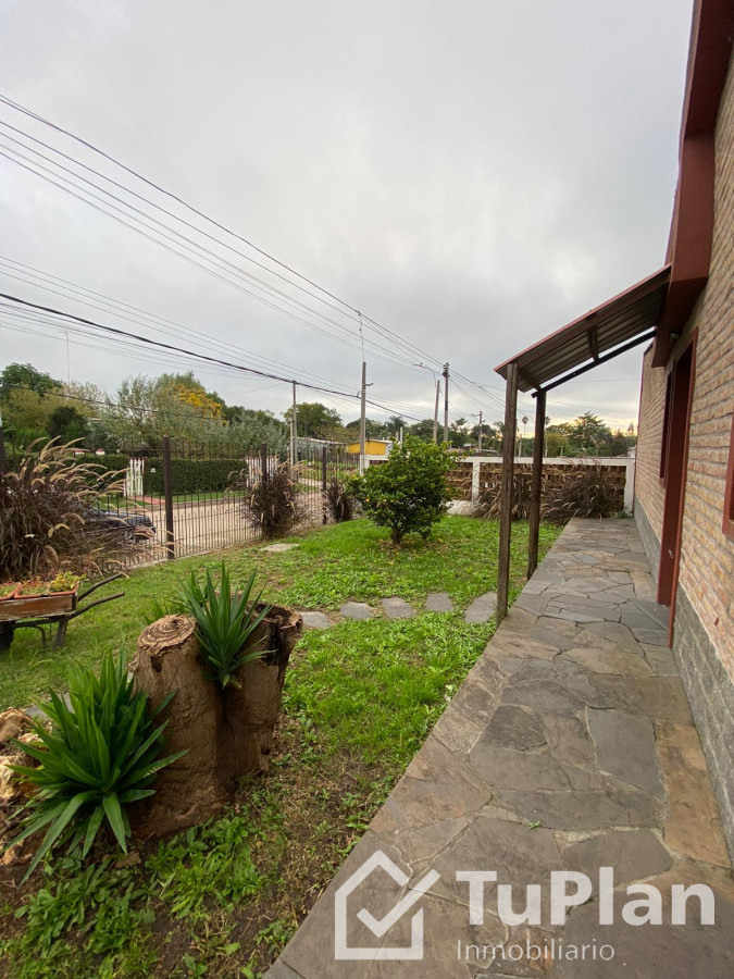 Apartamento ID.1749 - (Ref 4.159) Se vende casa de 3 dormitorios, patios y galpón en Colón 