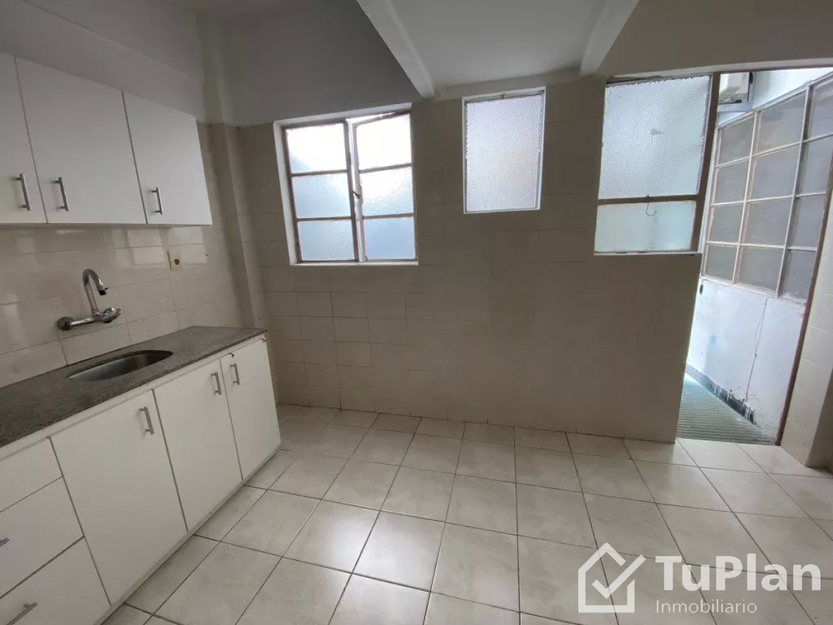 Apartamento ID.815 - (Ref: 3.095) Venta de apartamento de 2 dormitorios en el Centro con renta