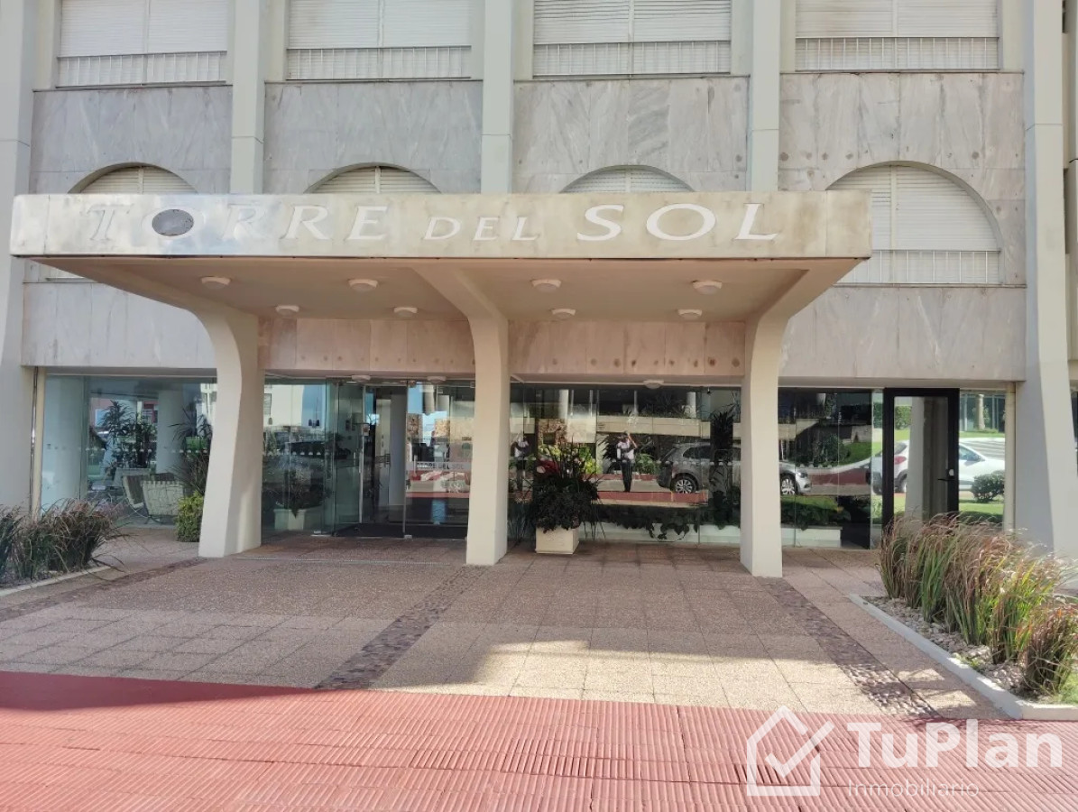 Apartamento ID.1777 - (Ref: 4.185) Se vende apartamento de 2 dormitorios con vista al mar en Península de Punta del Este