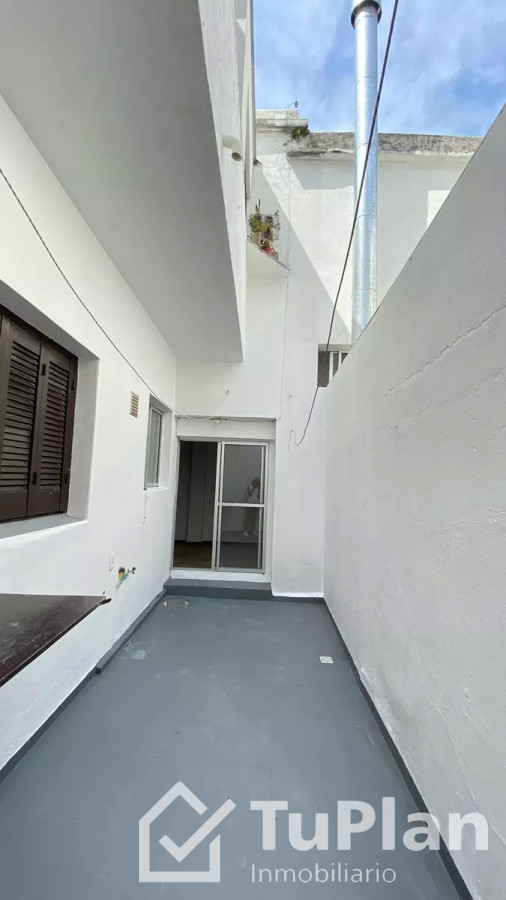 Apartamento ID.809 - (Ref: 3.089) Venta de apartamento en Pocitos con patio exclusivo