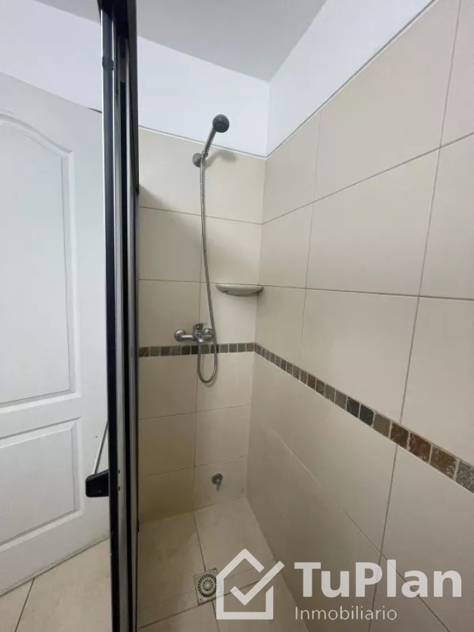Apartamento ID.1636 - (Ref:4.052)Excelente apto semi amoblado 1dorm+cochera en centro