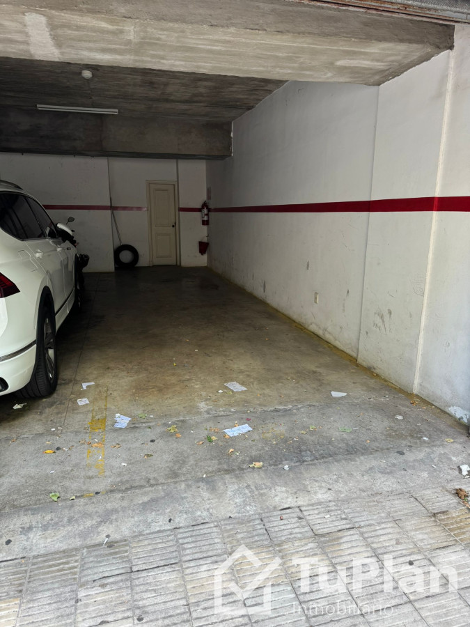 Apartamento ID.1594 - (Ref: 4.008) Amplia Cochera en tres cruces