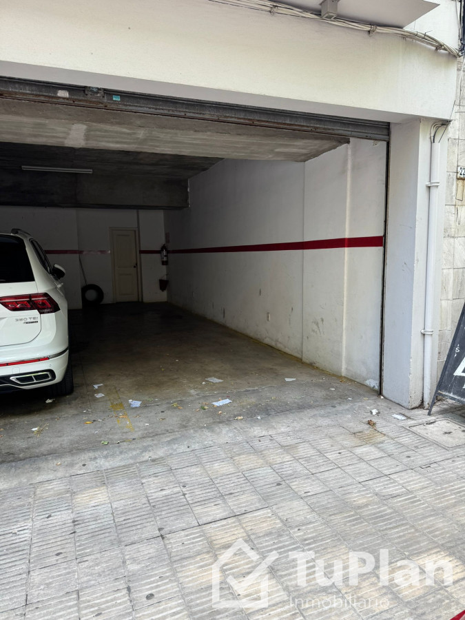 Apartamento ID.1594 - (Ref: 4.008) Amplia Cochera en tres cruces