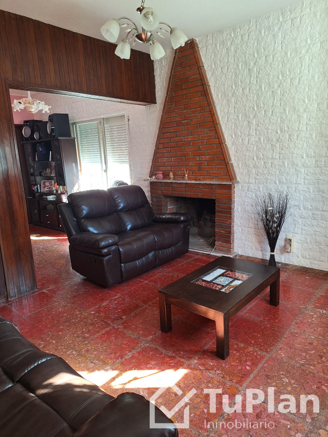 Apartamento ID.1639 - (Ref: 4.051) Casa3dorm+cochera+picina