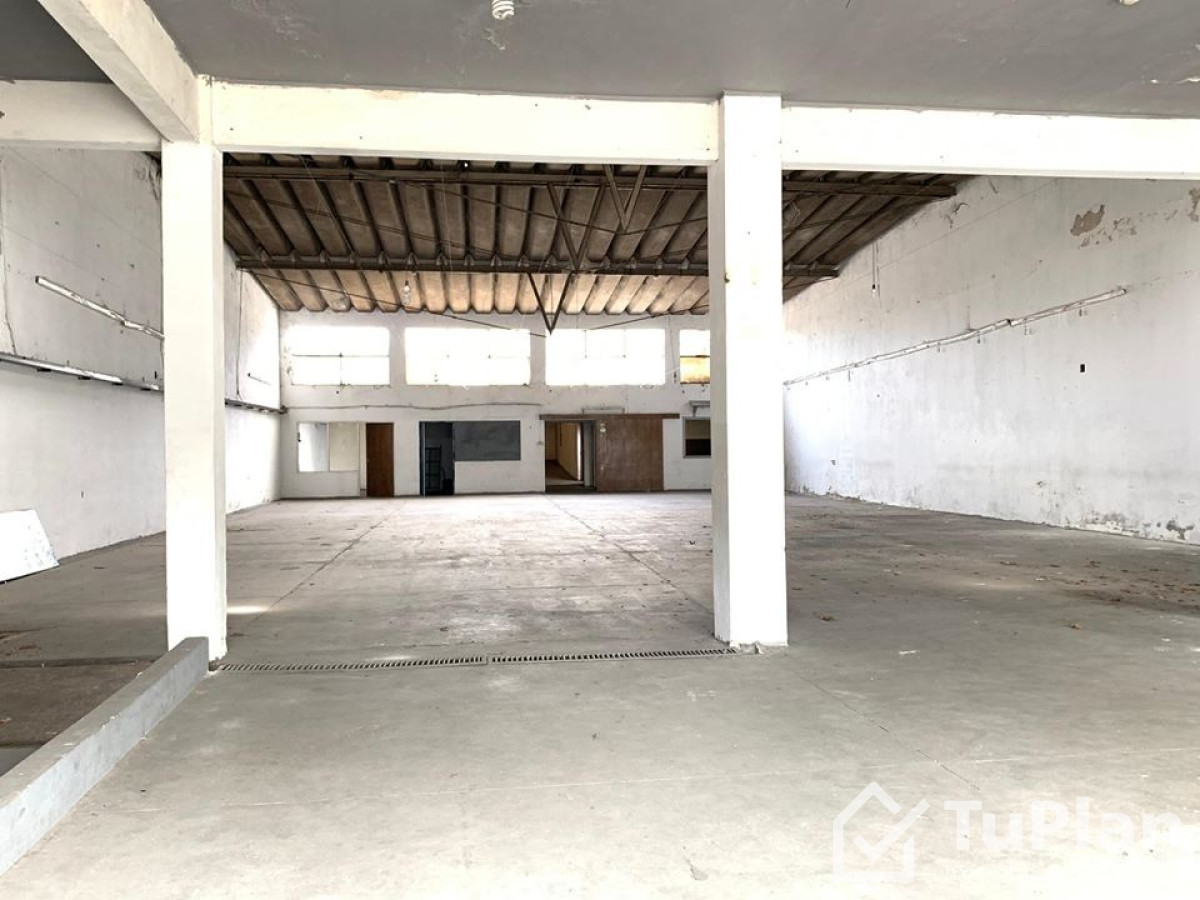 Apartamento ID.1555 - (Ref. 3.842) Gran Local comercial en 8 de octubre esq 20 febrero union