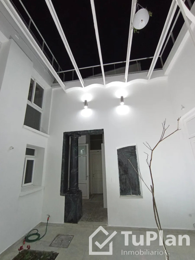 Apartamento ID.1929 - (Ref: 4.335) Se alquila monoambiente muy luminoso con terraza de pasto natural.