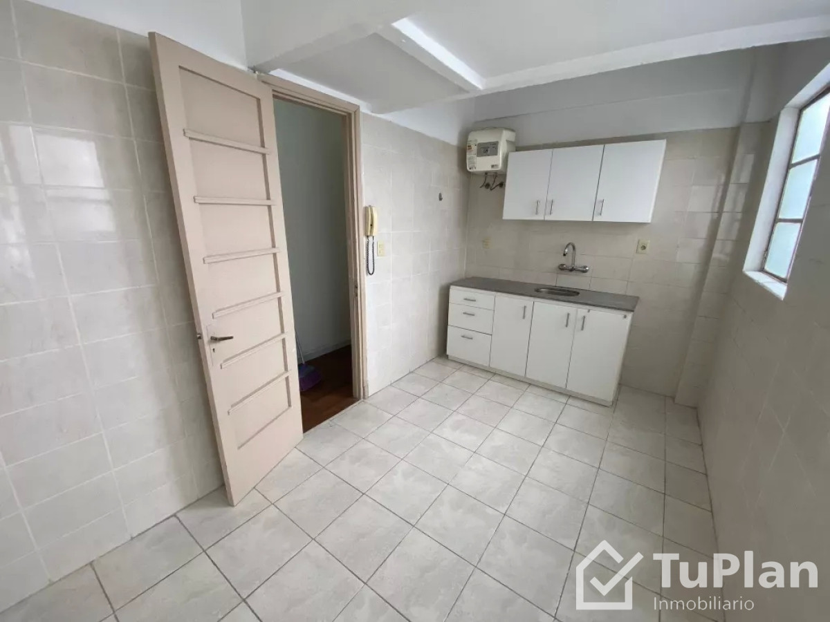 Apartamento ID.815 - (Ref: 3.095) Venta de apartamento de 2 dormitorios en el Centro con renta