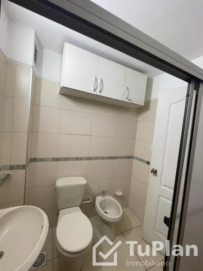 Apartamento ID.1636 - (Ref:4.052)Excelente apto semi amoblado 1dorm+cochera en centro