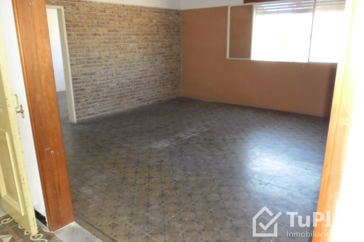 Apartamento ID.1765 - (Ref 4.174) Se alquila casa en el Cerro 