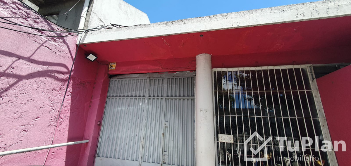 Apartamento ID.1555 - (Ref. 3.842) Gran Local comercial en 8 de octubre esq 20 febrero union