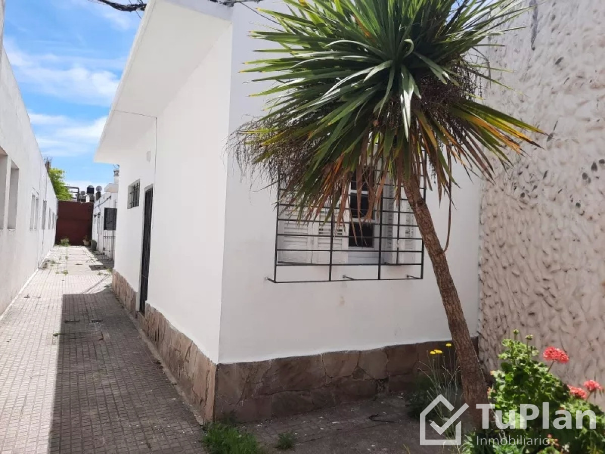 Casa ID.627 - (Ref: 2.649) Se alquila casa con patio en La Blanqueada