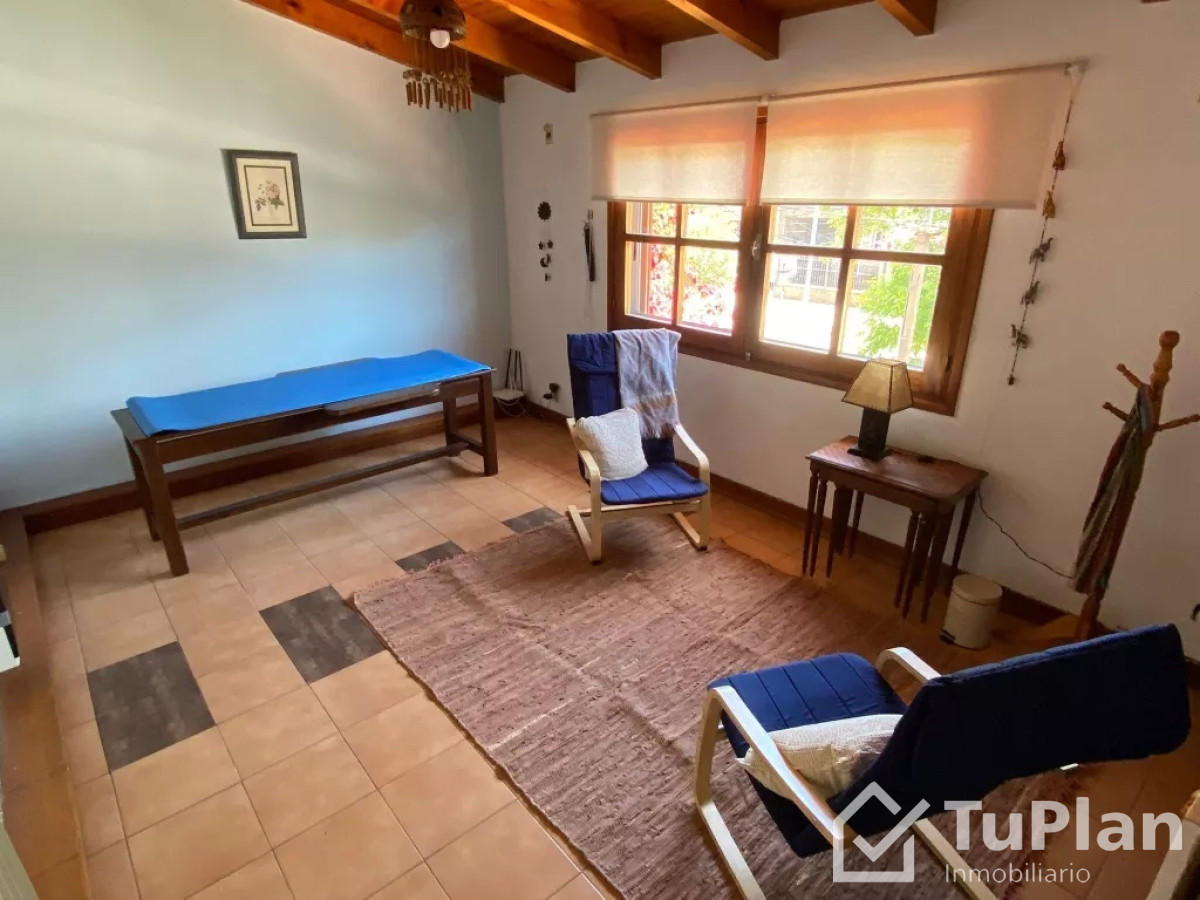 Casa ID.880 - (Ref: 3.160) Venta de casa de estilo con 7 dormitorios, 4 baños y garage en Malvin